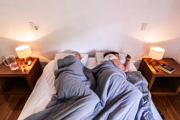 Beneficios de dormir en pareja.