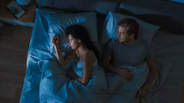 Dormir en pareja tiene cosas muy buenas.