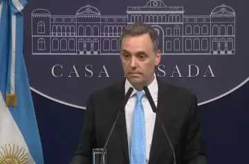 El vocero Adorni consideró que el ataque a la caravana de Milei fue un "atentado"