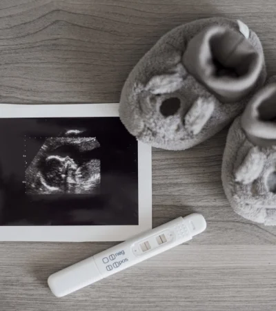 Caída de la natalidad.