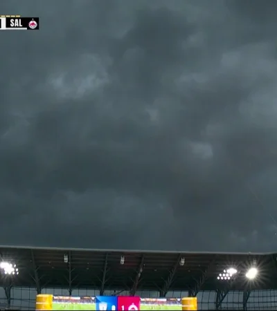 La tormenta eléctrica obligó a la suspensión momentánea del duelo