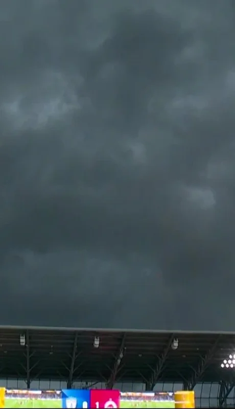 La tormenta eléctrica obligó a la suspensión momentánea del duelo