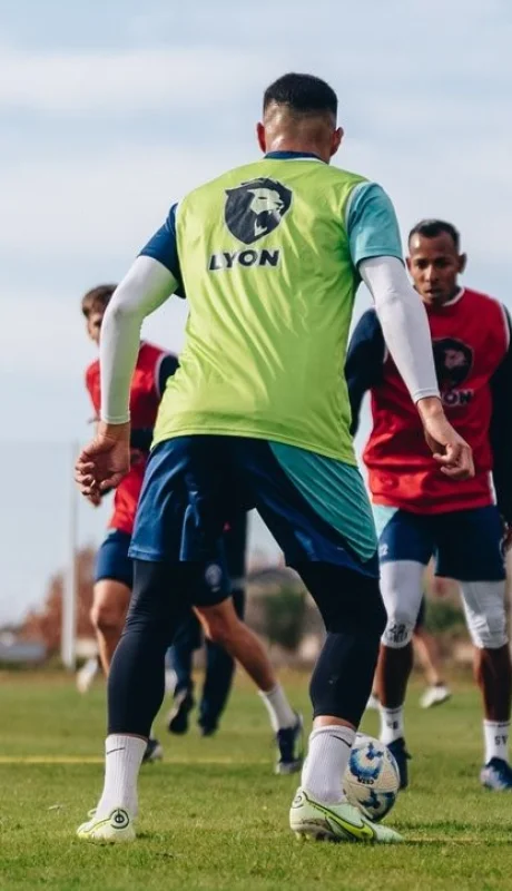 La Lepra busca delanteros.