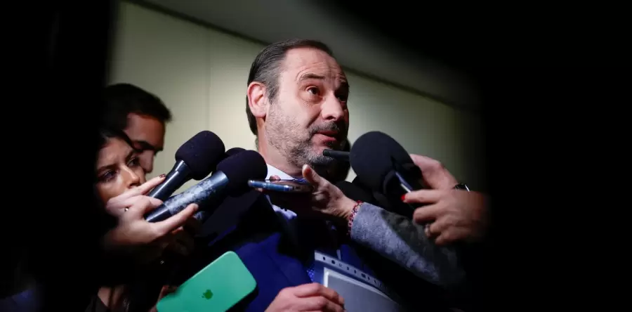 José Luis Ábalos, exministro y ex secretario de Organización del PSOE, involucrado.