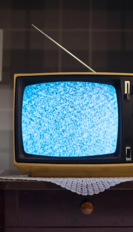 Para quienes no tengan plataformas, o para quienes quieran descansar un poco de ellas, algunas propuestas de la televisión abierta.