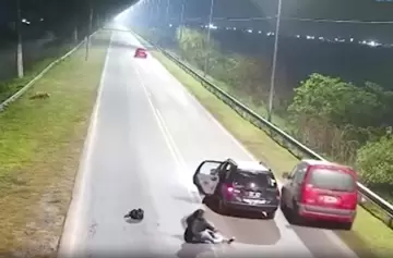 Video: se arrojó de un Uber en movimiento tras desvío sospechoso del chofer