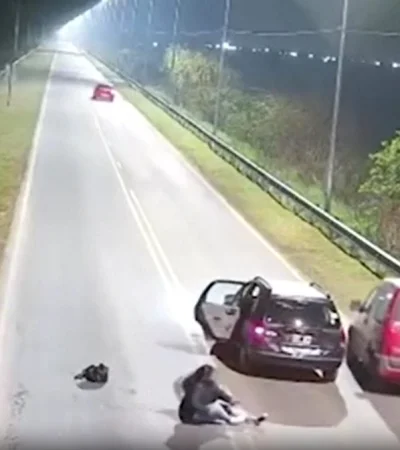 Video: se arrojó de un Uber en movimiento tras desvío sospechoso del chofer