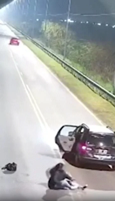 Video: se arrojó de un Uber en movimiento tras desvío sospechoso del chofer