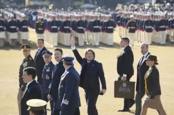 Día de la Bandera con actos divididos y políticos también, una postal del presente