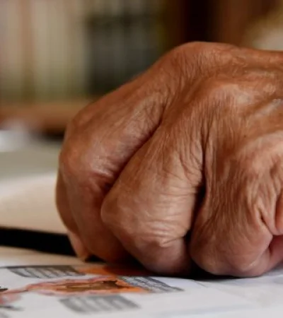 Los jubilados son asesorados para evitar que los defrauden/