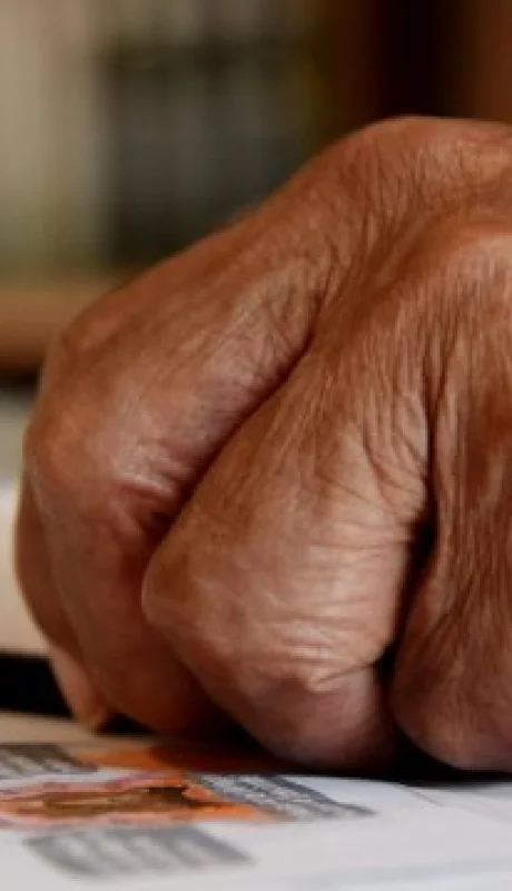 Los jubilados son asesorados para evitar que los defrauden/