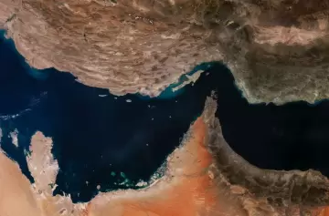 Irán amenaza con cerrar el Estrecho de Ormuz