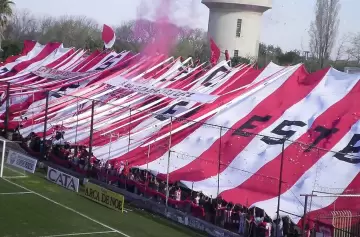 Brutal ataque a un camarógrafo antes del partido del Atlético Club San Martín