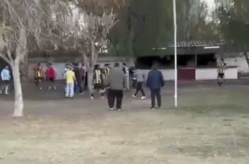 Batalla campal entre dos equipos de la Liga Mendocina de fútbol