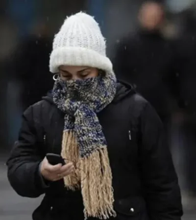 El frío volvió a gran parte del país producto del ingreso de dos frentes fríos que desde mañana martes marcaría su despedida.
