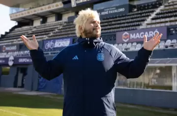 Santiago Motorizado subió su último video con mística y estética maradoniana