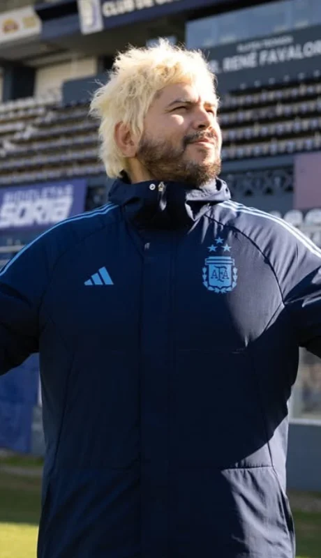 Santiago Motorizado presentó a mediados de junio el video oficial de La Revolución.