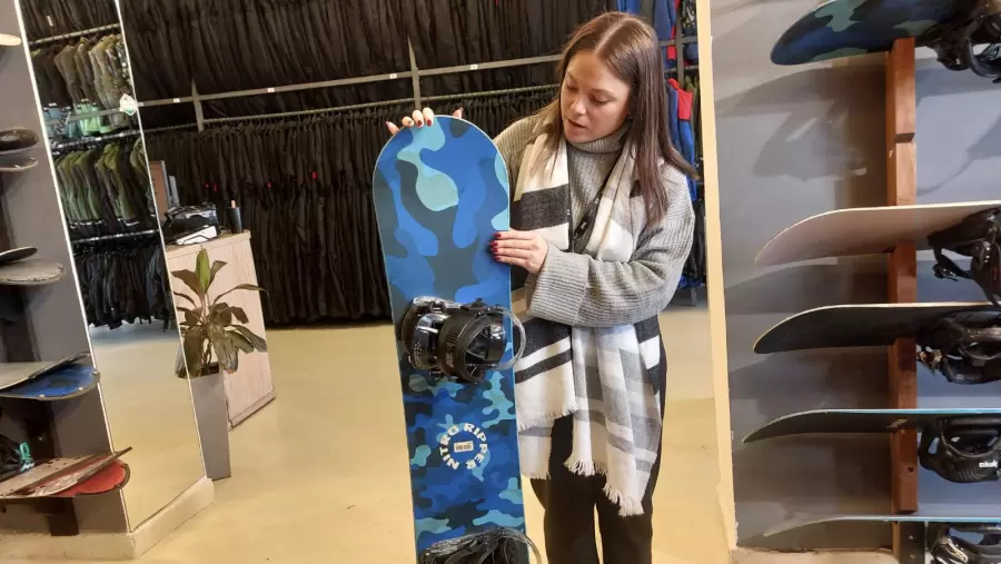 La tabla de snowboard es uno de los artículos más buscados.