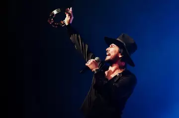 Beto Cuevas en Buenos Aires con un homenaje al MTV unplugged de La Ley