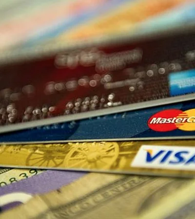 La tarjeta cargó como "consumo verificado" una compra que la clienta había denunciado como fraudulenta.