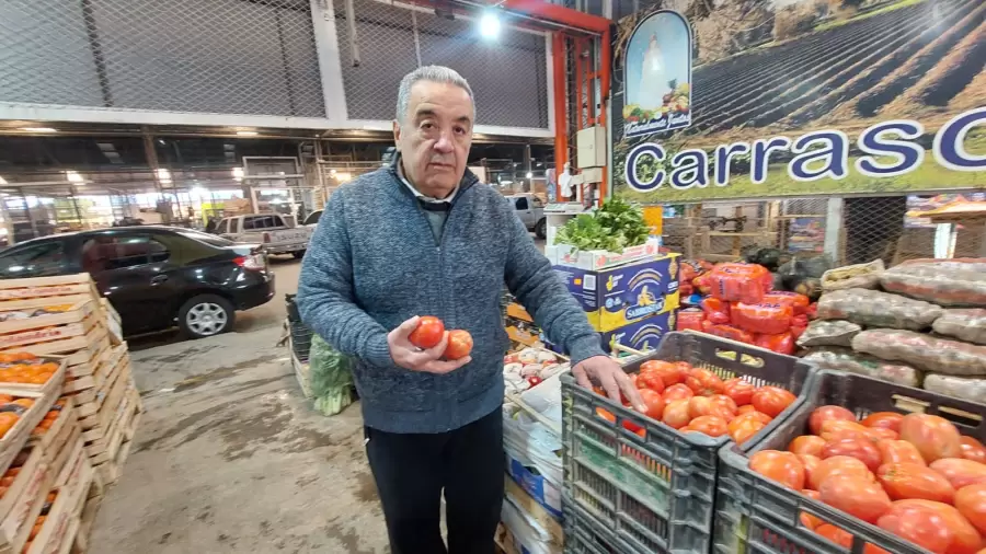 Titular de la Unión Frutihortícola Argentina, Omar Carrasco.