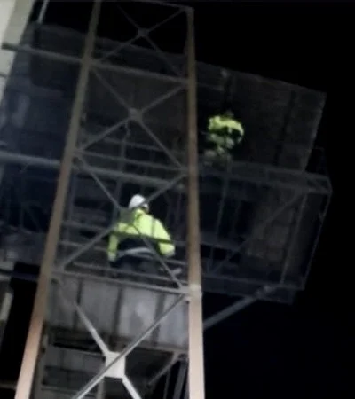 Un trabajador del puerto de Rosario amenazó con tirarse desde 30 metros de altura/ Fuente: Web