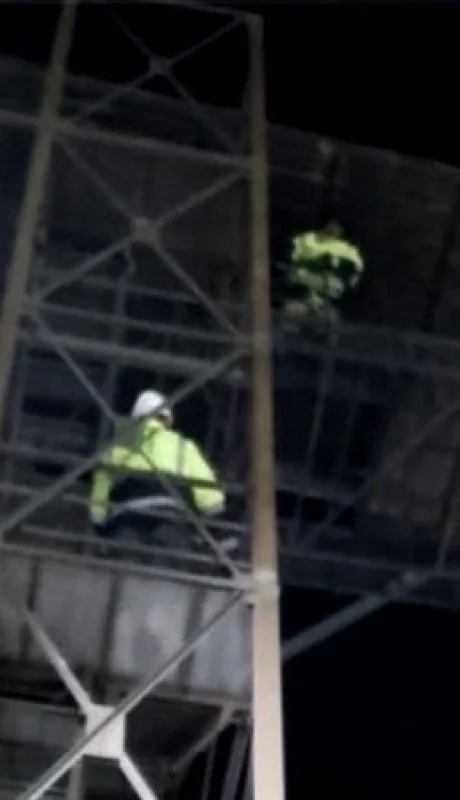 Un trabajador del puerto de Rosario amenazó con tirarse desde 30 metros de altura/ Fuente: Web