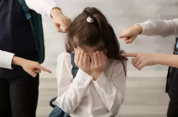 Ordenan a la DGE pagar $4,5 millones a una niña por bullying ignorado