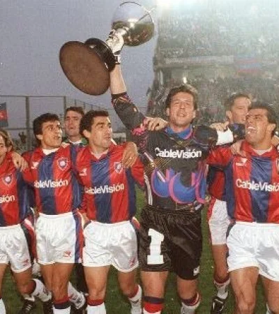 Rivadero, Ortega Sánchez, el Diablo Monserrat, Carlos Netto, Passet, Graña, el Gallego González y el Cabezón Ruggeri encabezan la vuelta olímpica