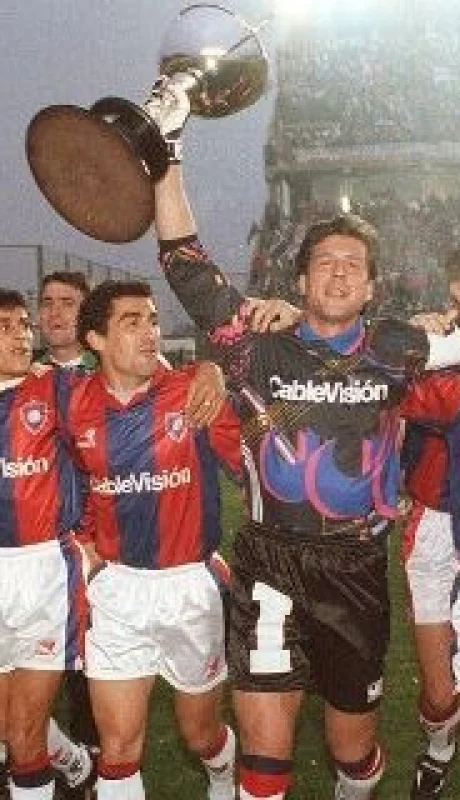 Rivadero, Ortega Sánchez, el Diablo Monserrat, Carlos Netto, Passet, Graña, el Gallego González y el Cabezón Ruggeri encabezan la vuelta olímpica