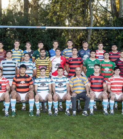 El plantel de Los Pumitas ponen en valor a sus clubes posando con las camisetas de sus equipos