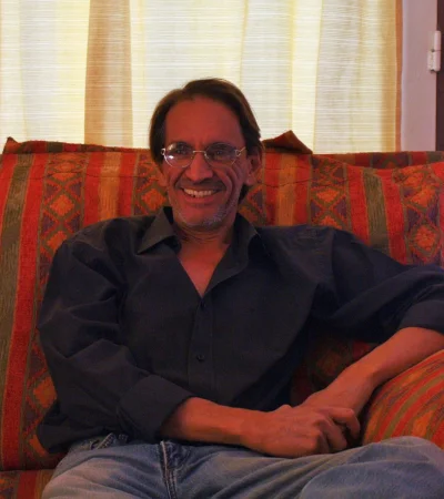 Enrique presentará su nueva obra en el café Borges de San Martín