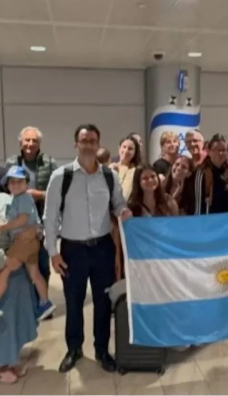 El operativo constaba de dos etapas coordinadas con un primer vuelo a Roma y el siguiente a la capital argentina.