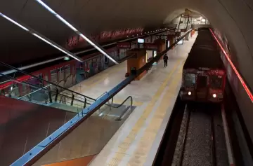 Nena fue arrollada por una formación del subte y fue rescatada con vida