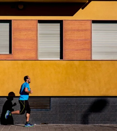 La actividad física es clave para el bienestar, pero es esencial seguir precauciones para evitar riesgos, especialmente en invierno.