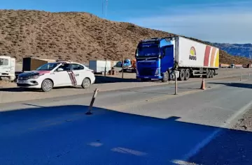 Video de la imprudencia: sobrepasó a vehículos en doble línea amarilla y fue detenido