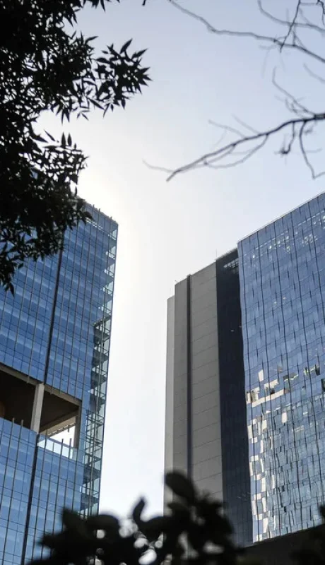 El edificio que provoca molestias auditivas a los vecinos. (Foto: web)