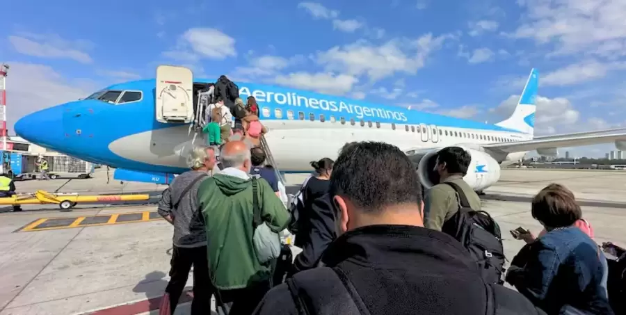 El contraste de los que viajan al exterior