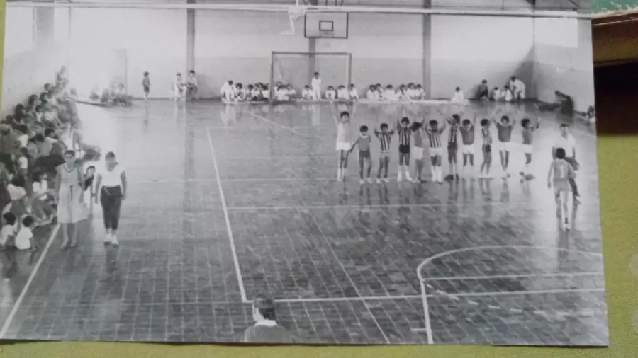 Junto a los chicos de Talleres en un baby fútbol.