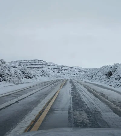 Nieve y hielo en rutas y caminos.