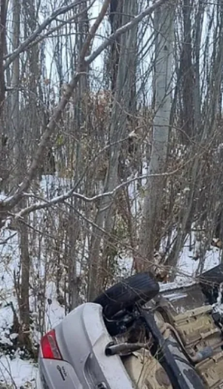 Accidente por hielo y nieve en Tupungato dejó cinco heridos leves, entre ellos niños y policías.