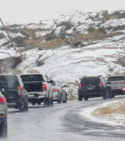 La nieve cayó en zonas poco habituales como el norte del país y la costa atlántica, generando momentos inolvidables.