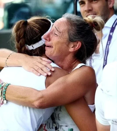 El emotivo abrazo de Solana junto a su madre