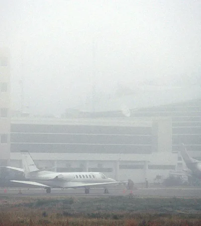 De apenas 100 metros era la visibilidad en pista.