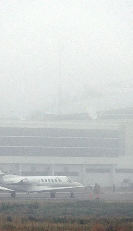 De apenas 100 metros era la visibilidad en pista.