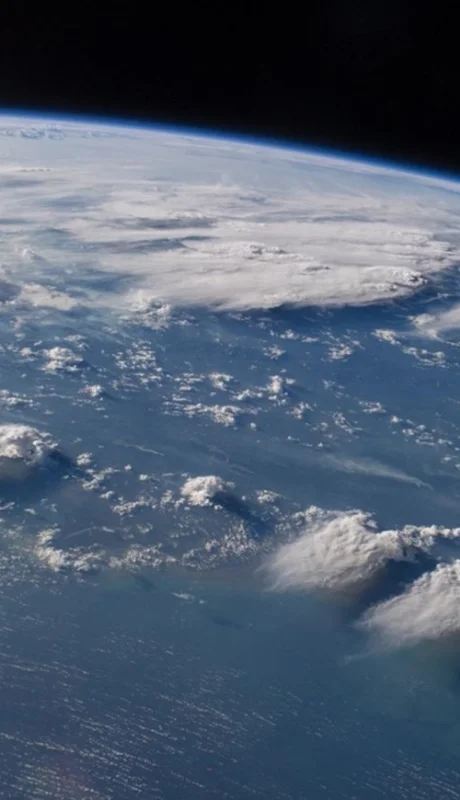 Nubes en disminución.