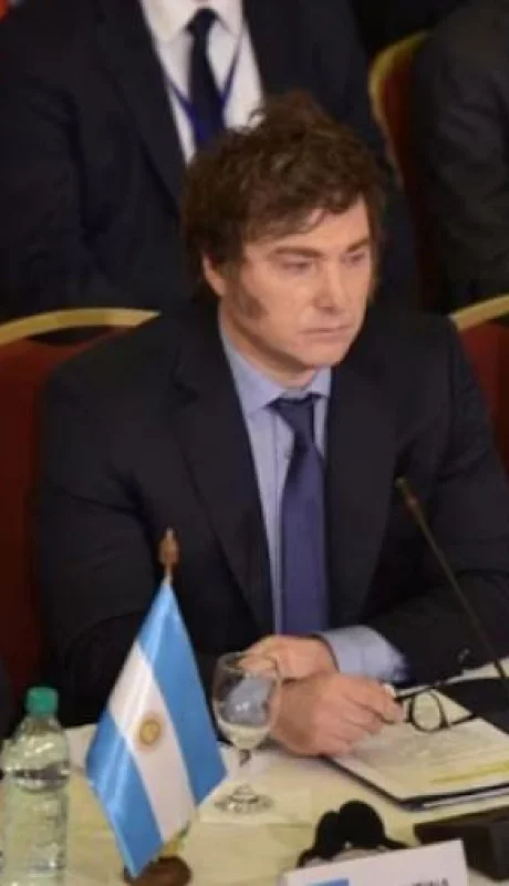 Los ministros de exteriores y economía son la punta de lanza de Milei para garantizar un documento del bloque más afín a sus ideas.