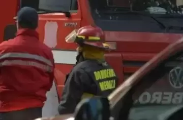 Un incendio arrasó una casa en Las Heras: rescataron a tres personas, uno está grave