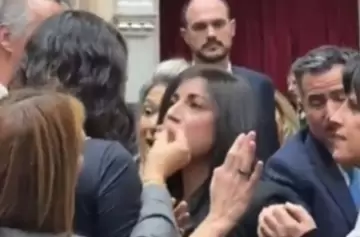 El caliente cruce entre Paula Penacca y Juliana Santillán: casi se van a las manos