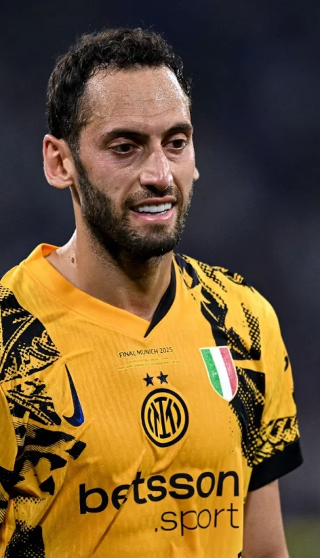 El Turco Calhanoglu le contestó a Lautaro